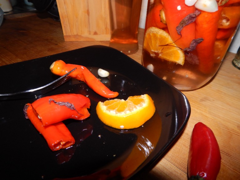 Маринованный острый перец.