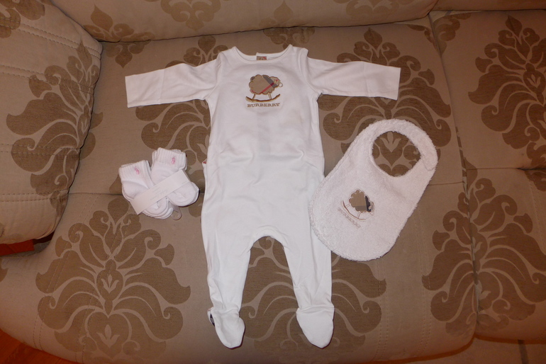 Наша одежда на выписку)