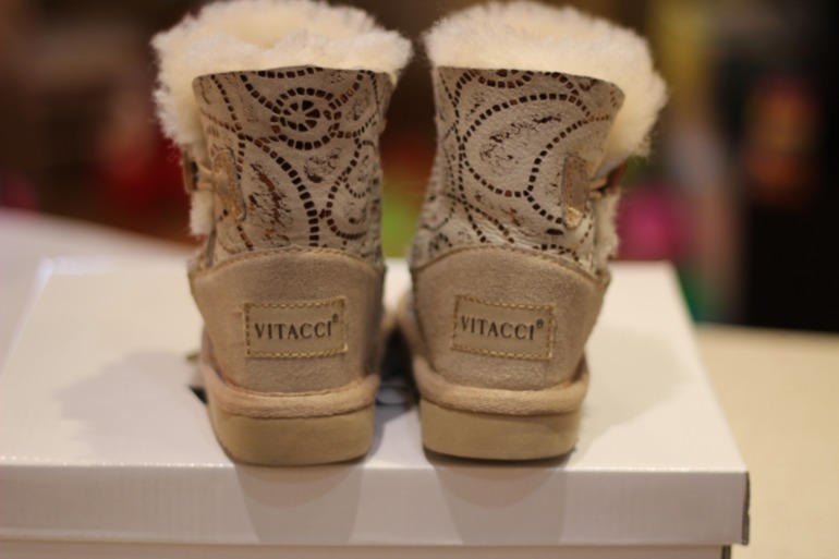 Витачи (Vitacci) 20разм. 500руб, Демары (Demar) 22-23разм. 300руб.