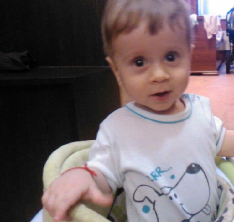 жалко сынишку....