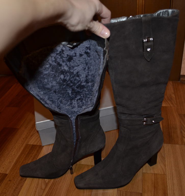 Продам зимние сапоги (замша, натуральный мех внутри) 39 размер 2000 руб.