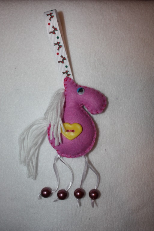 Подружила фетрушки с машинкой)