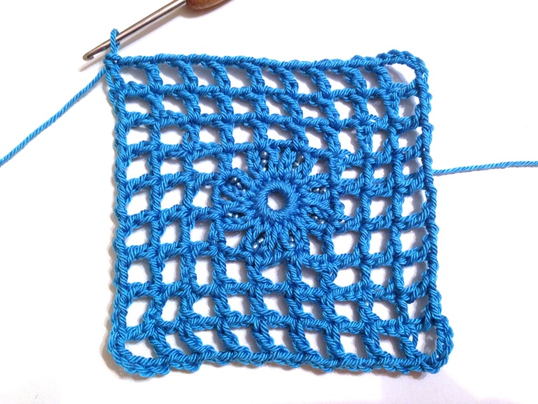 Длинный жилет из квадратных мотивов