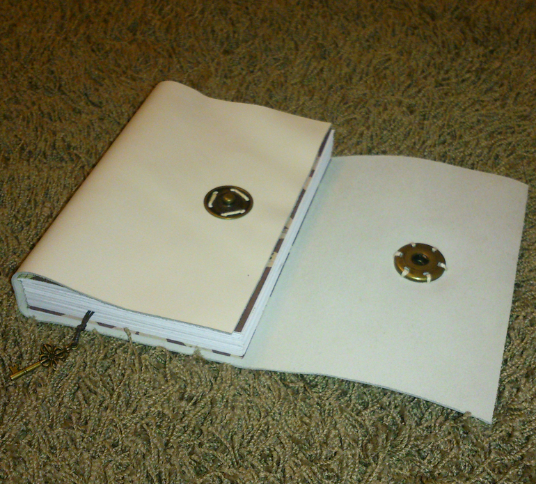 Блокнот из лаковой кожи