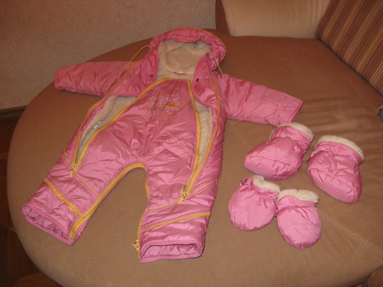 Продаю комбинезон-конверт на девочку