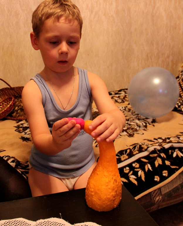 Наш гусенок:)))