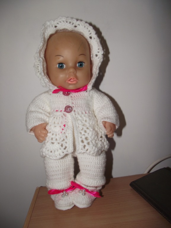 Попросили обвязать пупса в детский сад...