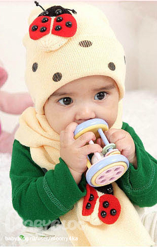 шапочка  и шарфик "Божья коровка"