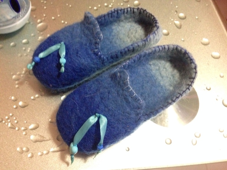 Валяные тапочки.