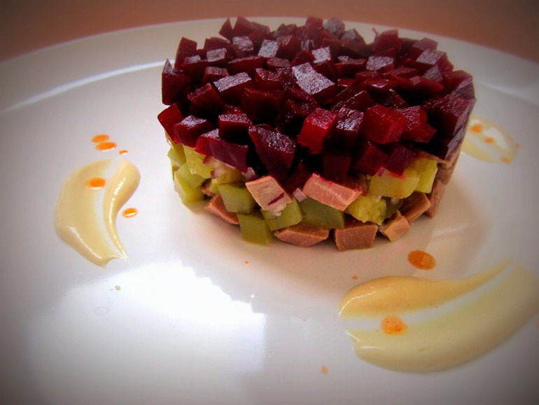 Салат с говядиной и свеклой