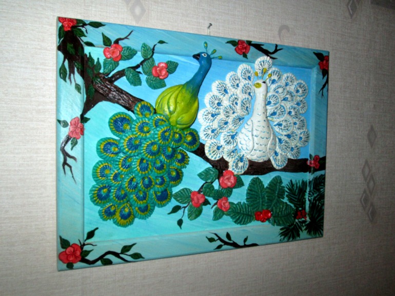 Цветущий папоротник и павлины