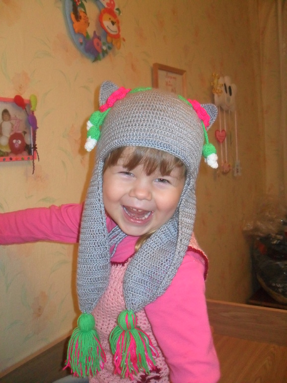 Наша Кошка в сережках!!!!!!!!