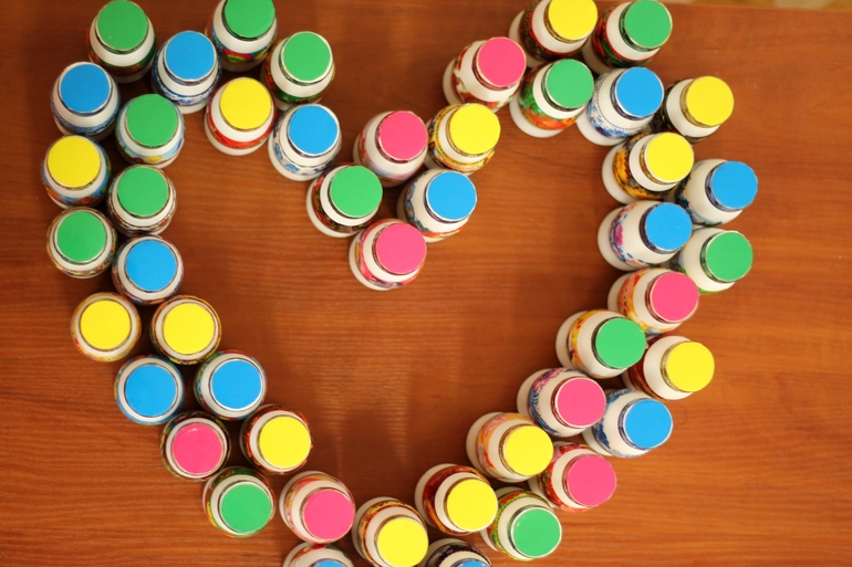 Шумовые бутылочки для развития малышей.