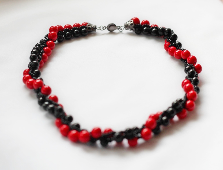 Колье "Тайна" и "Классика"...