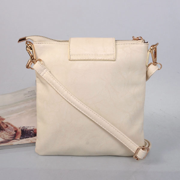 Клатчи и просто маленькие сумочки через плечо!