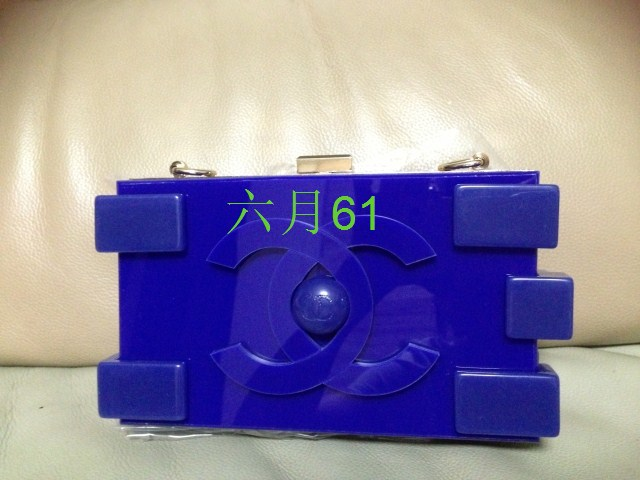 Клатчи и просто маленькие сумочки через плечо!