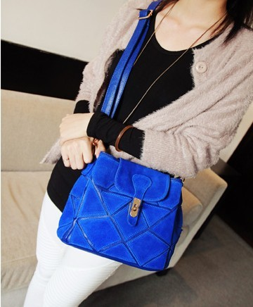 Клатчи и просто маленькие сумочки через плечо!