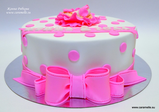 Торт с новорожденной девочкой)))