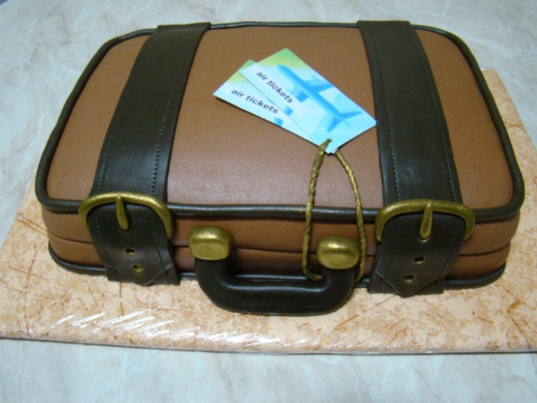 № 21  Торт- чемодан