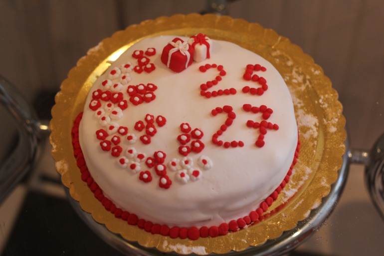 Мой первый тортик с мастикой))