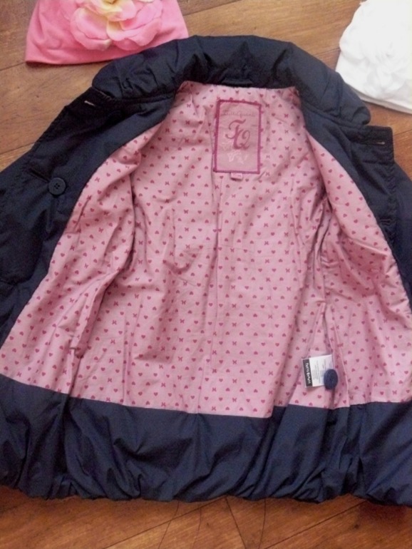 Пальто осеннее р 98 +3 шапочки в подарок Цена 1000!!! Почта за мой счет!!!