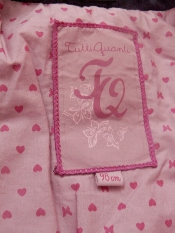 Пальто осеннее р 98 +3 шапочки в подарок Цена 1000!!! Почта за мой счет!!!