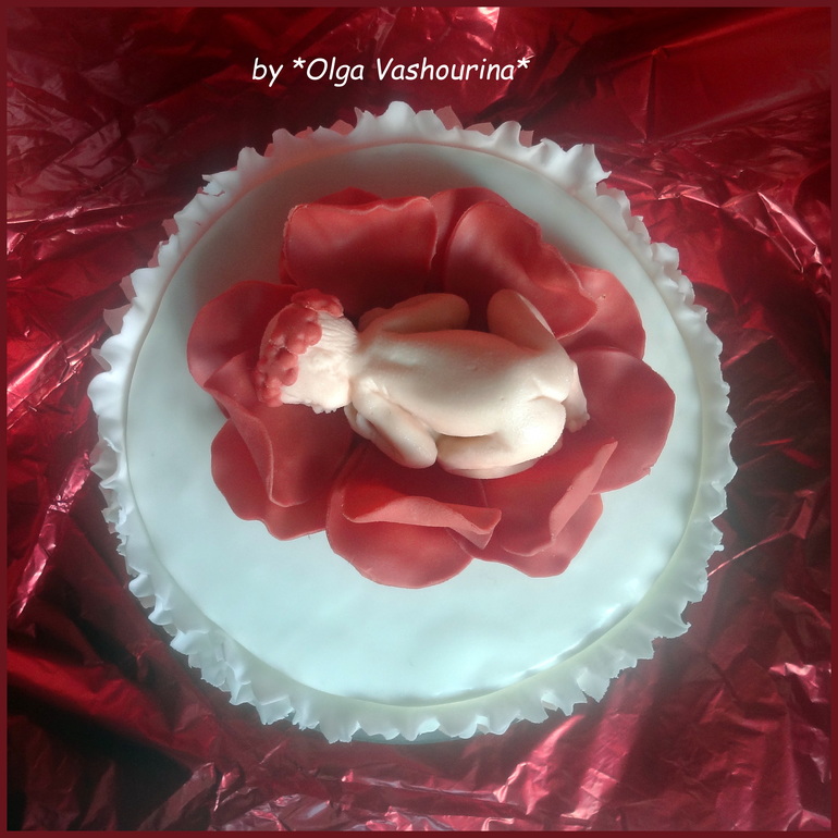 На 3 месяца девочке