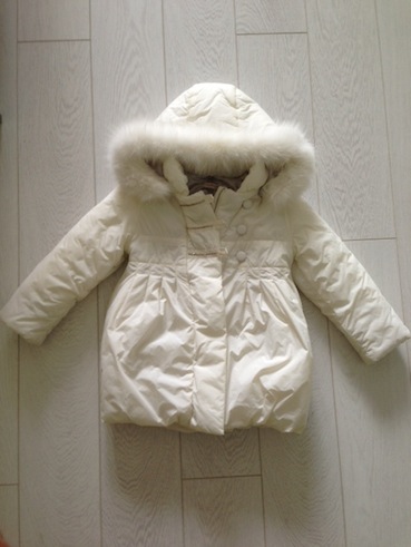 пальто Laura Biagiotti,размер 3-4 года,в идеальном состоянии-4000р,цвет-белый!доставка-включена!