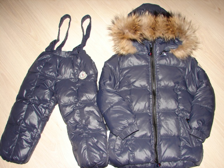 Пуховики Moncler в наличии.Для мальчиков и девочек.