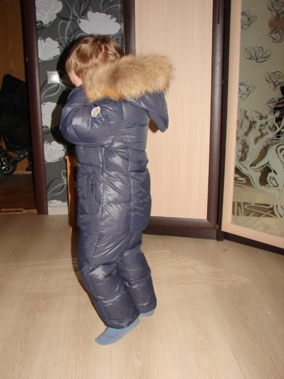 Пуховики Moncler в наличии.Для мальчиков и девочек.