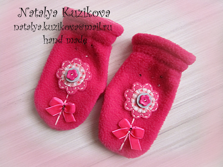 Флисовый комплект с меховыми помпонами