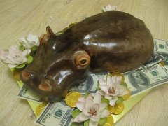 Вот такой бегемотик в банк девушкам.