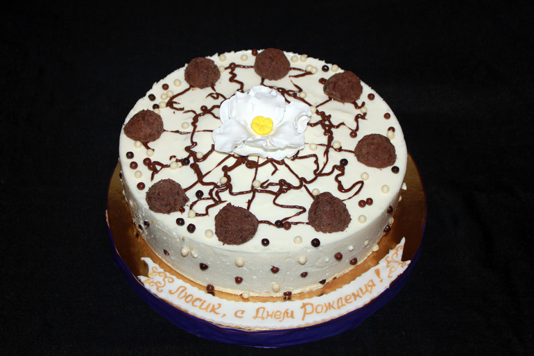 Три безмастичных.