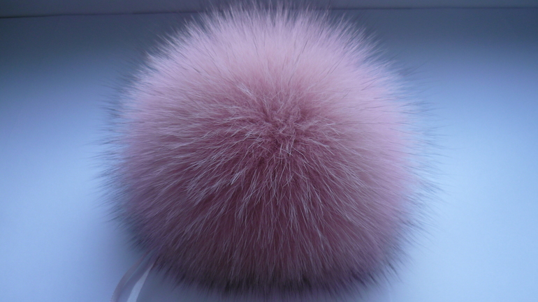 Меховые помпоны на любой вкус! Песец, Енот, Кролик.