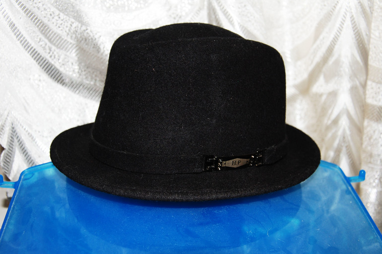 Шляпы экв. 200 руб.