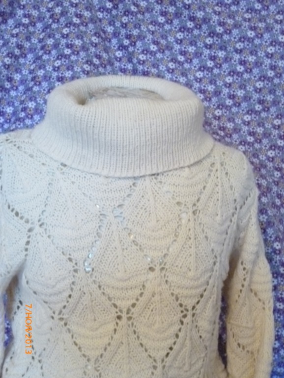 Свитер и сумка из он-лайна.