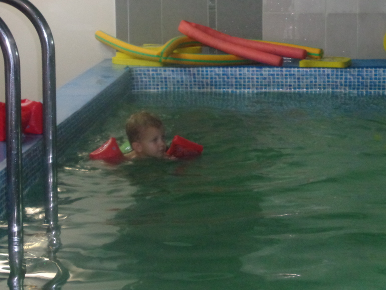 Бассейн-наш досуг)