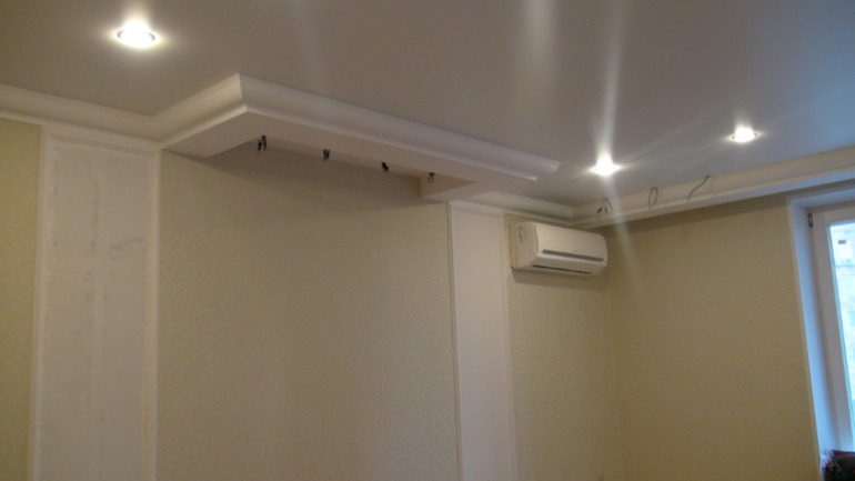 Стены в спальне. Посоветуйте чем заменить зеркала.