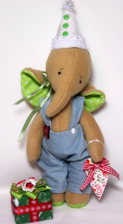 Слоник с подарками....