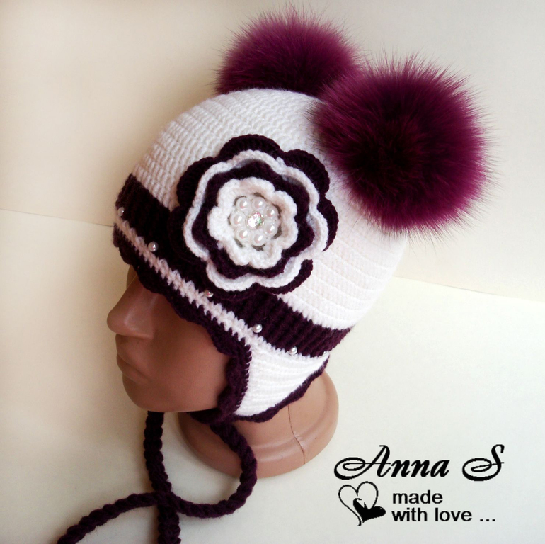 Шапочка с помпошками