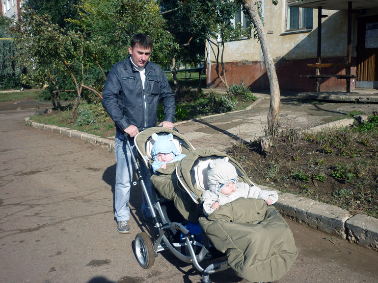 10 месяцев)))