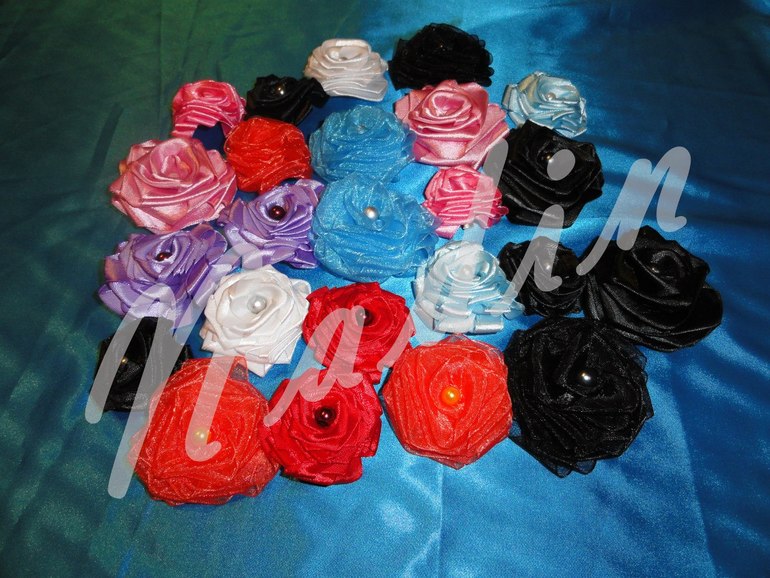 Много розочек больших и маленьких