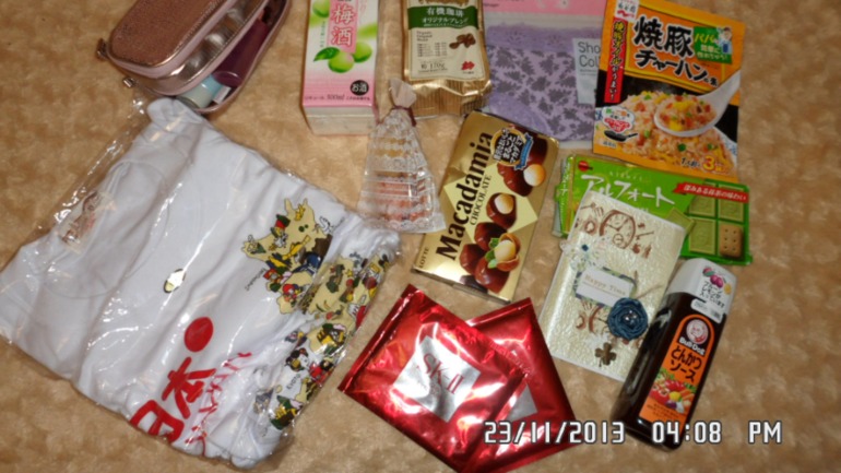 А у нас сегодня праздник - подарочки из Японии