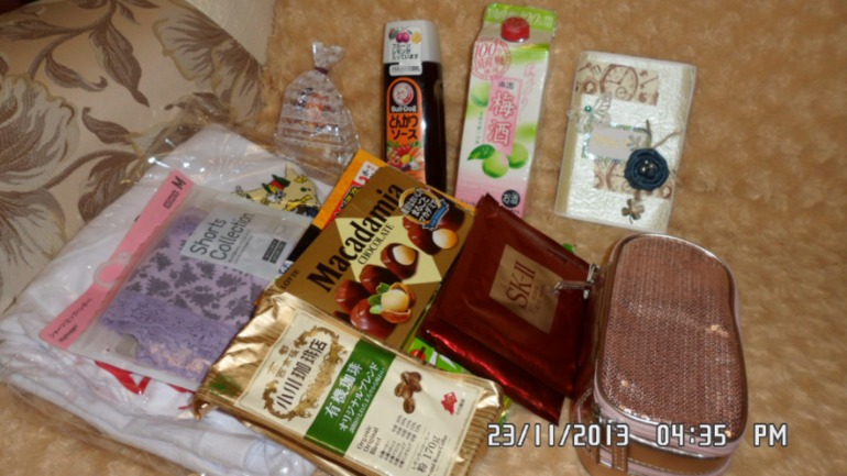 А у нас сегодня праздник - подарочки из Японии