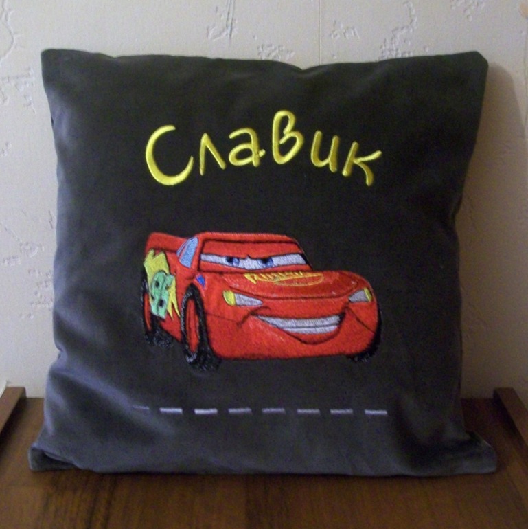 Вышиваем имена и даты рождения на одежде!