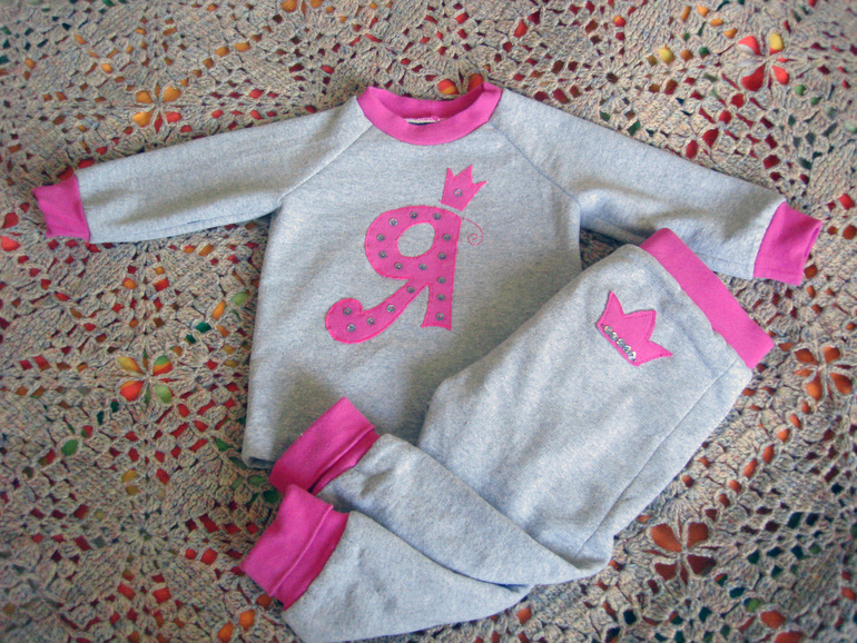 Первое платьеце, костюмчик и пара кофтеек для дочурки.