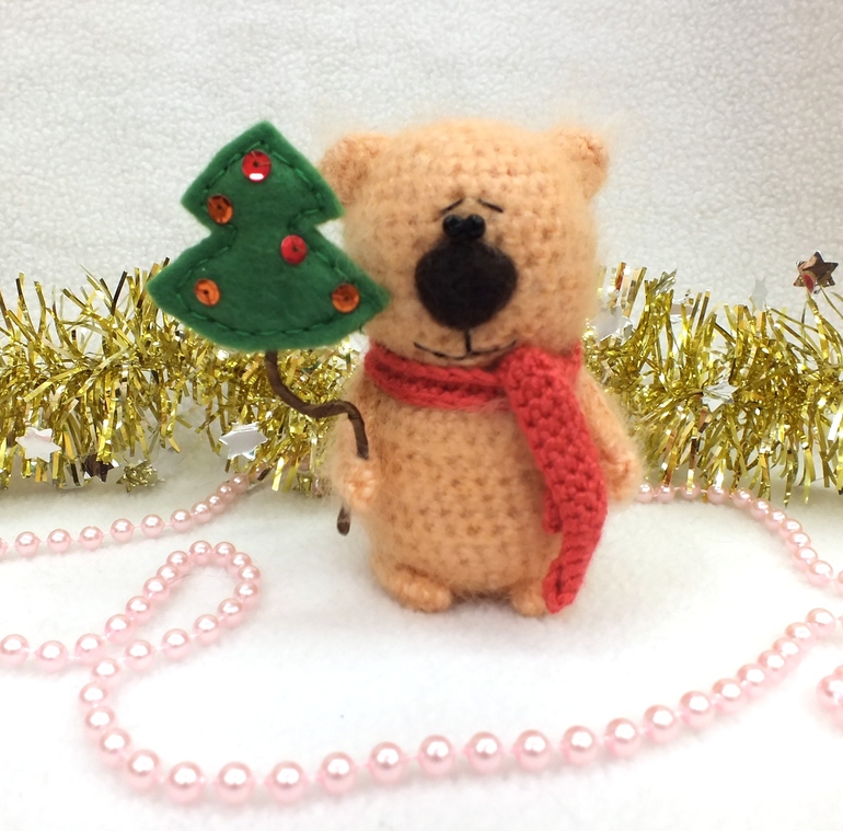 Мишка с елкой