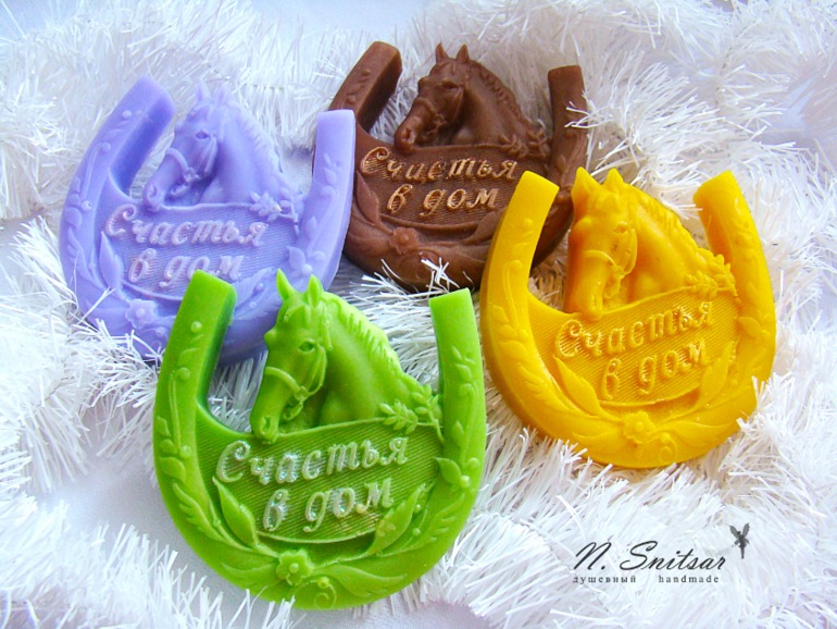 Подготовка к НГ  (№ 2, 2013). Немножко лошадок.