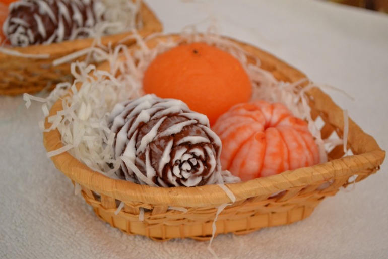 Новогоднего чуток.