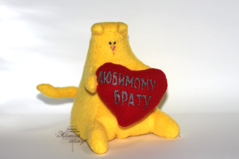 Первый котик.